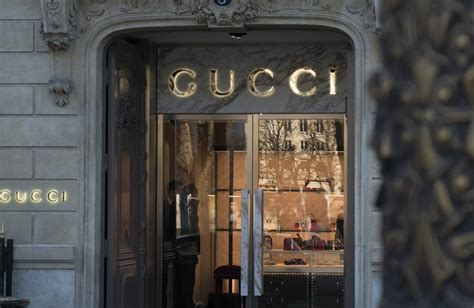 gucci stratégie marketing|Gucci fashion marketing strategy.